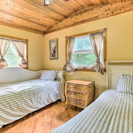 Bright Tucked-Away Cabin w/ Furnished Deck + Grill