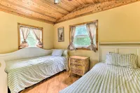 Bright Tucked-Away Cabin w/ Furnished Deck + Grill - Pet friendly