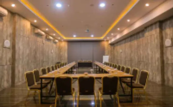 Pollos Hotel & Gallery Rembang