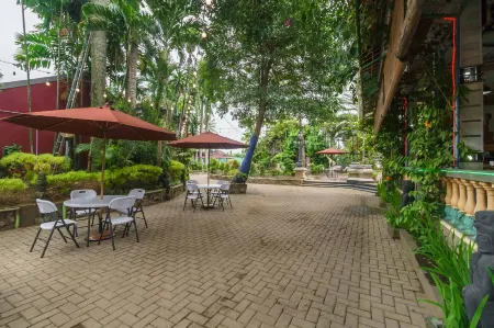 RedDoorz Plus @ Setiabudi Medan 4 Отели в г. Padang Bulan Selayang II