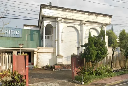 Bhima Hotel Отели в г. Вонособо