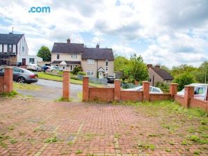 Immaculate 3-bed House in Dudley