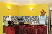 Super 8 by Wyndham South Boston VA