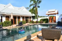 Rungnara Pool Villa Hotels in San Sai