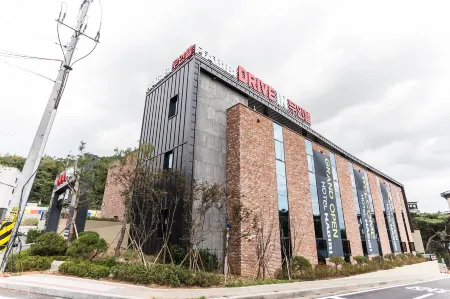 華城哈比比駕車旅館