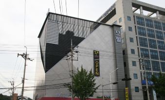 5. 모텔앤..