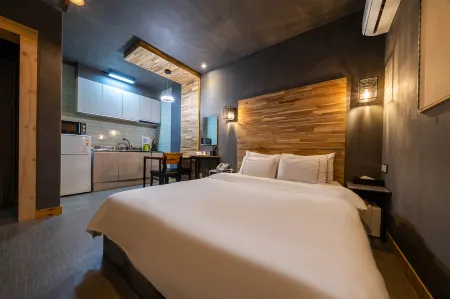 Hongcheon Dalkkum Hotel Отели рядом с достопримечательностью «Hongcheon Saengmyeong Geongang Gwahakgwan»