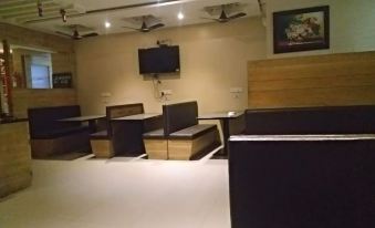 Hotel Raj Residency Jalgaon