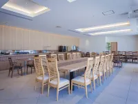 KARIYUSHI LCH.RESORT on The Beach - sarapan