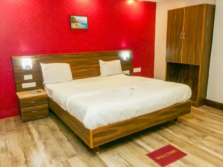 Mani's Residency Отели рядом с достопримечательностью «Минкши Амман Темпл»