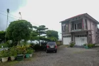 RedDoorz at Jalan Dieng 3 - Parkplatz