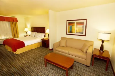 Holiday Inn Express & Suites Turlock-Hwy 99 فنادق في Stanislaus County