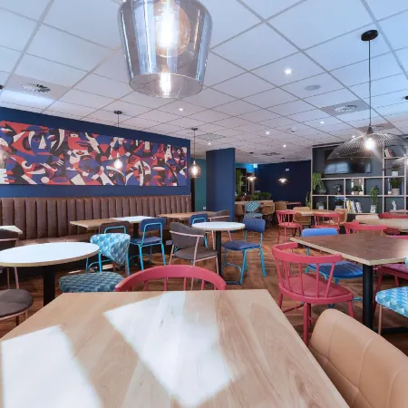 Travelodge Cardiff Central Queen Street