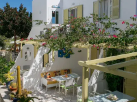 Leonardos Apartments Hotels in Naoussa
