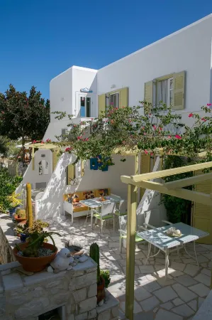 Leonardos Apartments