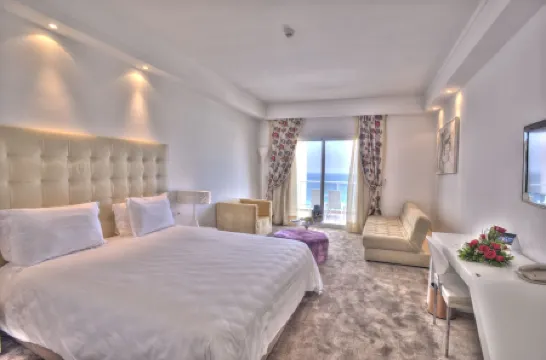 Hotel Farah Tanger Отели рядом с достопримечательностью «Punta Malabata»