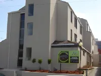 Apartments on Chapman Hotel dekat The University of Melbourne