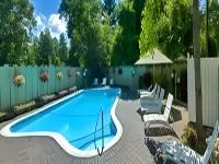 Super 8 by Wyndham Traverse City - Pools