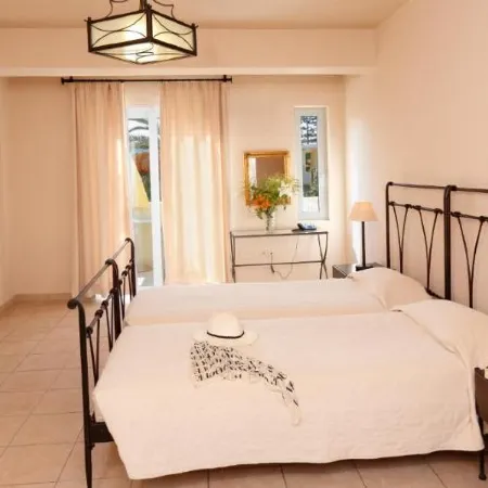 Lambrinos Suites