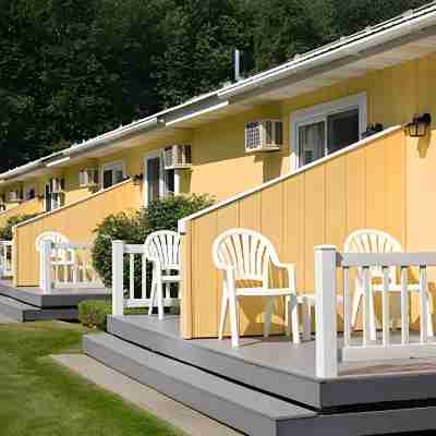 Colonel Williams Resort and Suites Hotel Exterior