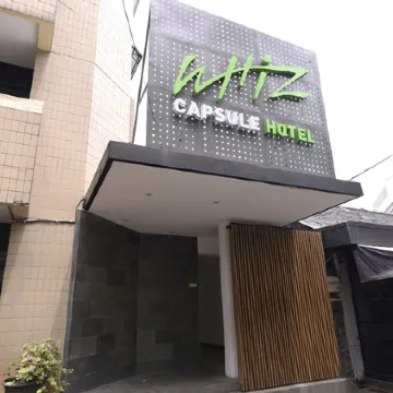 Whiz Capsule Hotel Thamrin Jakarta Отели рядом с достопримечательностью «Сенен»