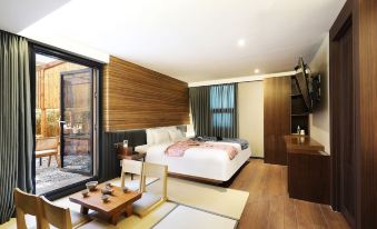 2. Hotel So..