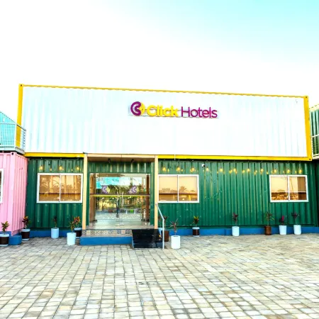 Click Hotel Mundra Отели в г. Мандра