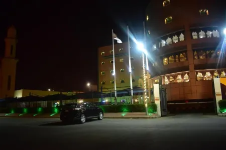 Canary Beach Hotel Отели рядом с достопримечательностью «Yanbu Al-Bahr Beach»