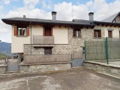 Apartamentos Gavín Biescas 3000 Hotels near Búbal