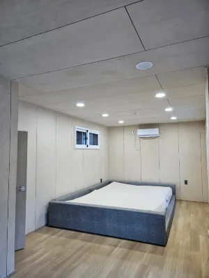 Yeonhuijae Kids Pool Villa Naewonsa Отели рядом с достопримечательностью «Pyeongsan Bookstore»