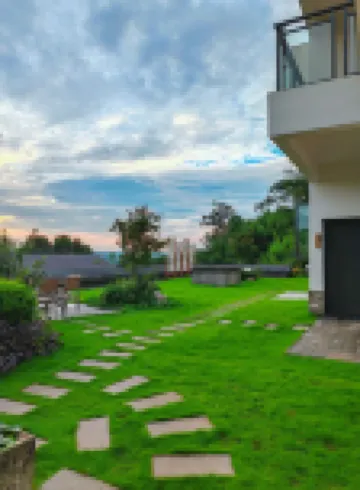 Lizhuang Half-Acre Blossom Field Homestay