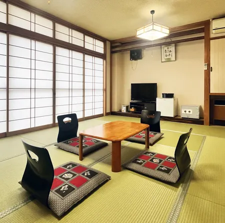 Kadoya Shinkan Hotéis em Kami