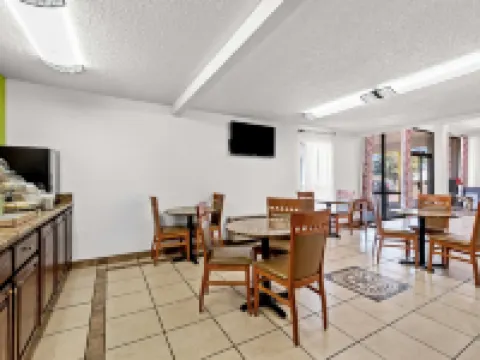 Quality Inn Hotels in Plainview