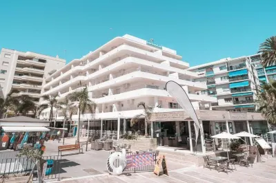 Puerto Azul Marbella Hôtels à proximité de : Puerto Cabopino beach & marina