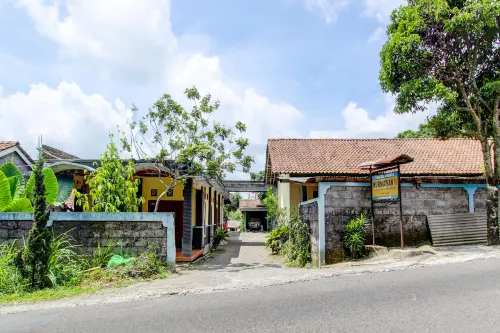 OYO 93394 Pondok Wisata Kurniawan 2NearWonogondang Camp Hotels in Cangkringan