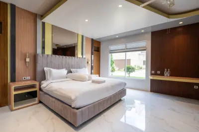 Royal Urban Resort Hotel di Caringin
