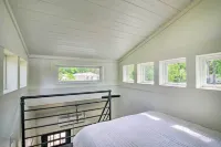 3 Mi to Mississippi State Tiny Home with Deck!