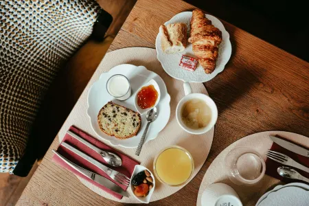 Le Manoir Hôtel Отели в г. Ньёль-Сюр-Мер