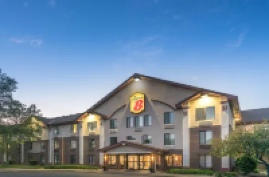 Super 8 by Wyndham Bloomington/Airport Hotels in 