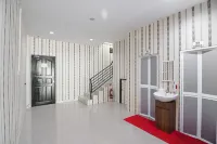 RedDoorz @ Baloi Batam Hotels in Sekupang