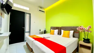 Modern Guest House by Calli Rooms Hotel dekat Dira Collection Ambulu