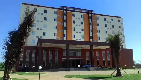 Liberta Hotel Grand Sayang Makassar Отели в г. Tamalate