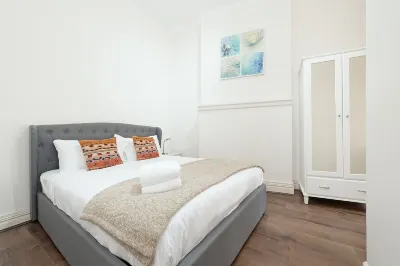 STUNNING SYDNEY HOME 1 Hotels near Fort Denison Island