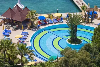 Fantasia Deluxe Hotel Hotels near FLORA OUTLET CENTER