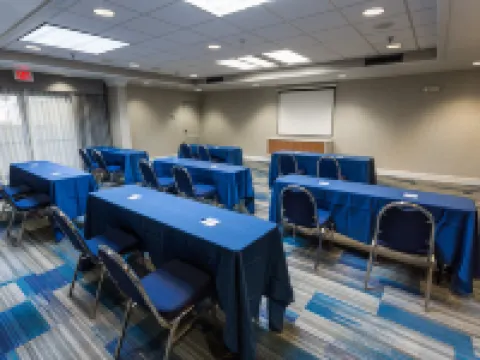 Holiday Inn Express & Suites WILMINGTON-UNIVERSITY CTR by IHG Hotels in Wilmington