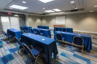 Holiday Inn Express & Suites WILMINGTON-UNIVERSITY CTR by IHG - 3-Star