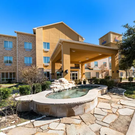 Comfort Inn & Suites Near Lake Lewisville
