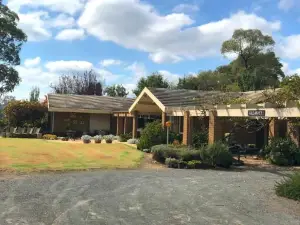 Luxe Homestay 4 BEDROOM Option at 6 O'Clock Shadows