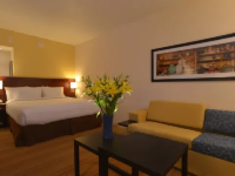 託盧卡特羅肯萬怡酒店 託盧卡酒店