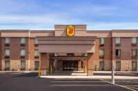 Super 8 by Wyndham St. Louis North